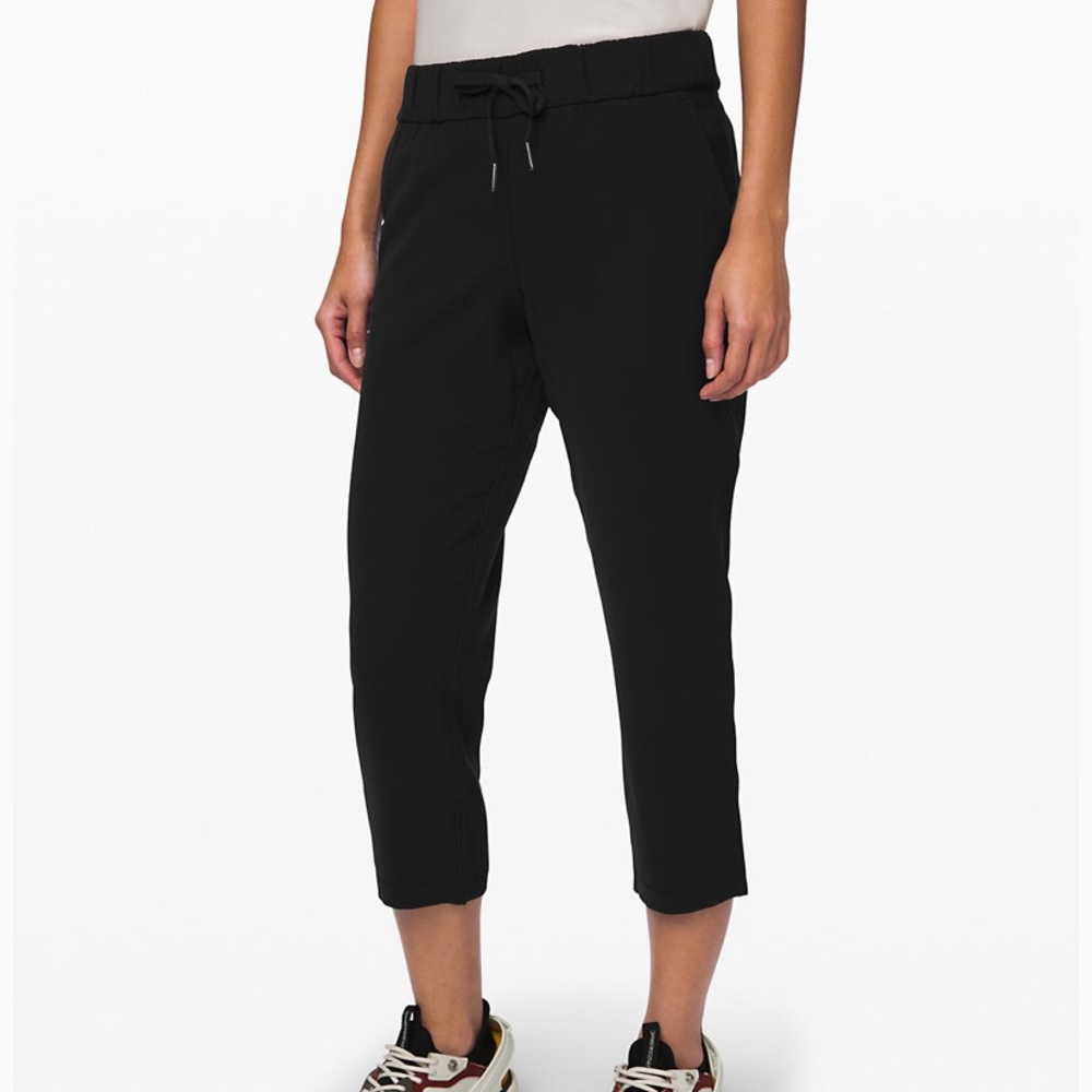 Lululemon On the fly Woven 23’ crop pants